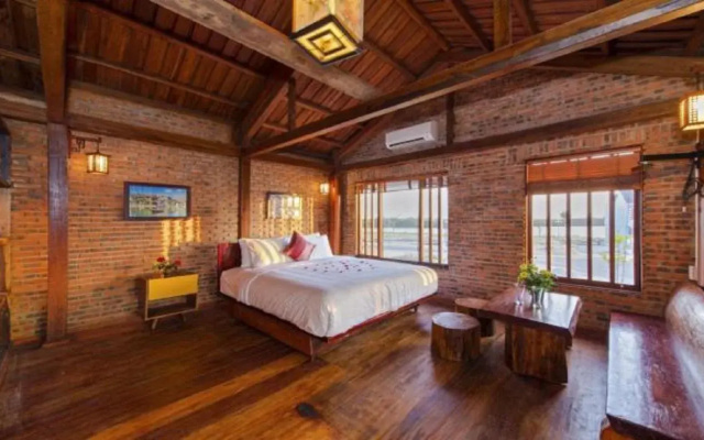 Wooden Lodge Homestay