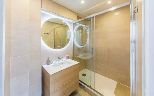 Superb Trocadero / Eiffel Tower Apartment