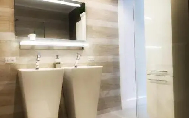 Large Luxury apartment on Palm Beach