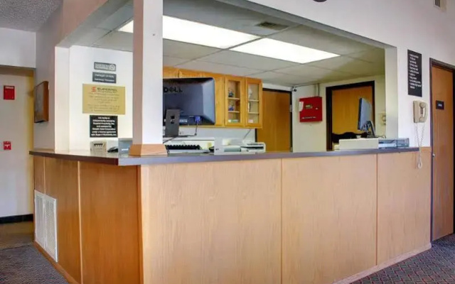Super 8 By Wyndham West Plains