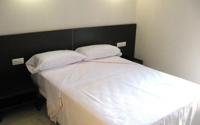 Apartment in La Escala Near Beaches & Pools