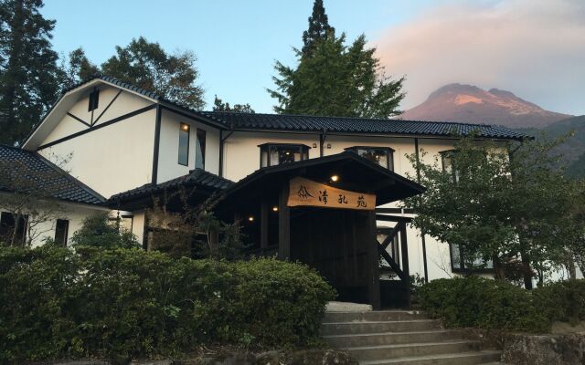 Отель Yufuin Ryokan Seikoen Хидзи вид на фасад