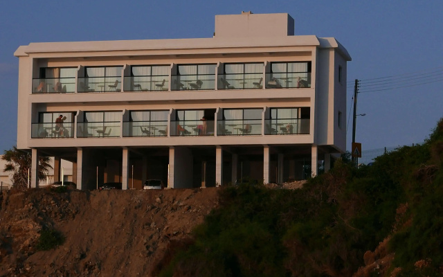 E.J. Pyrgos Bay Hotel