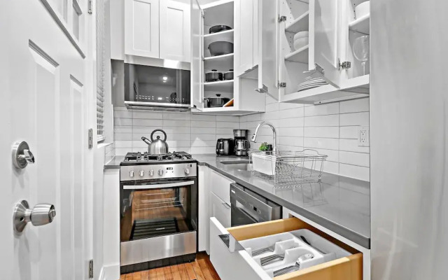 Stylish Studio - Barry S1