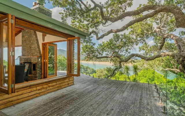 Hosts on the Coast Te Whare Rakau