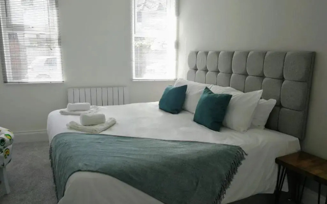 Derby Den by Cliftonvalley Apartments