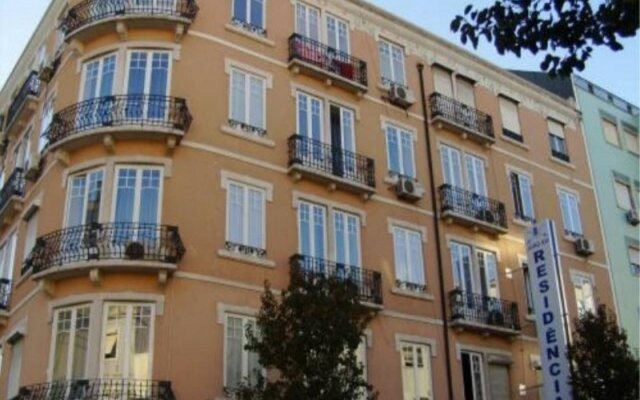 Отель Residencial Joao Xxi Лиссабон вид на фасад