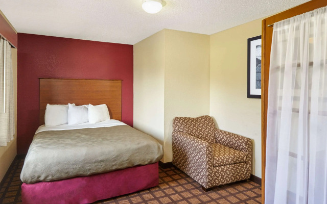 AmericInn by Wyndham Burlington