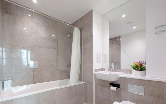 Deluxe Serviced Three Bedroom Apartment