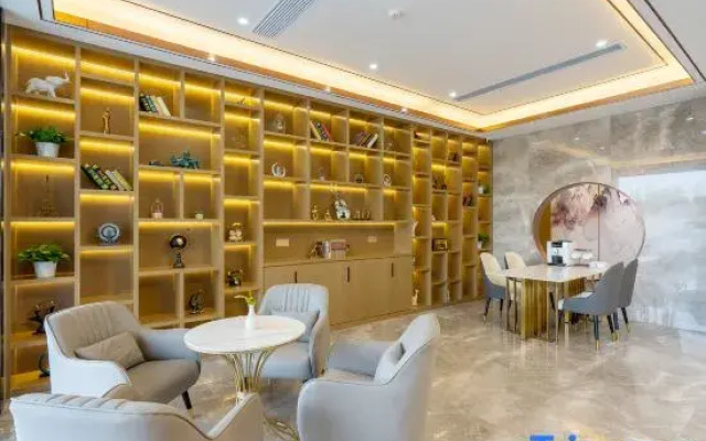 Starway Hotel (Nanjing Ginkgo Lake Avenue)