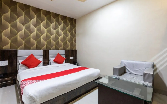 Oyo 41898 Balaji Palace