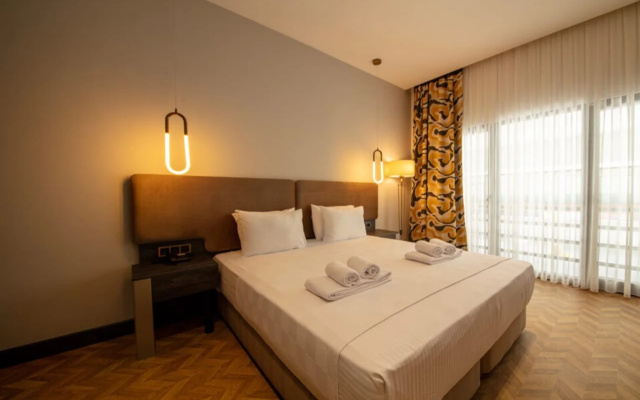 V Center Hotel
