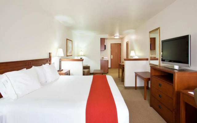 Holiday Inn Express & Suites Mattoon by IHG