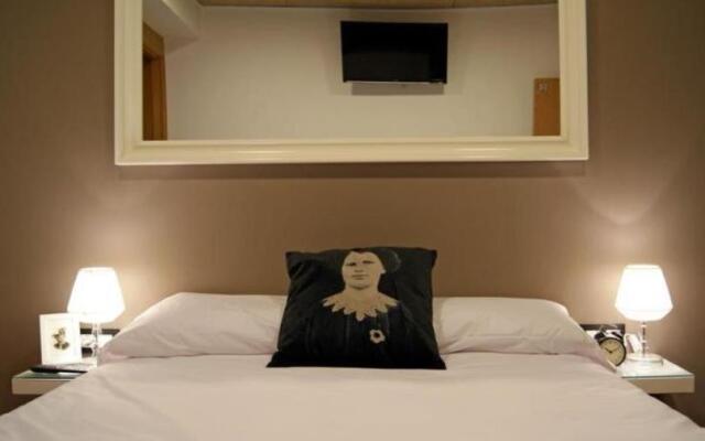 Отель Hostal Bella Lola
