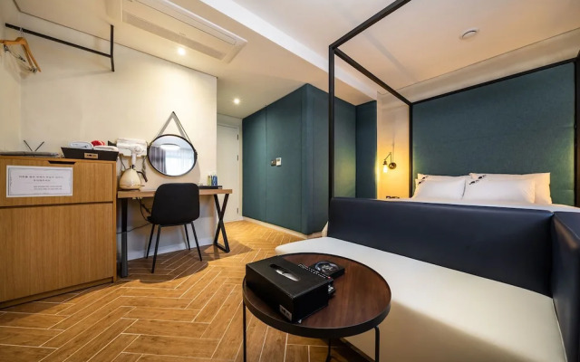 Hotel Moon