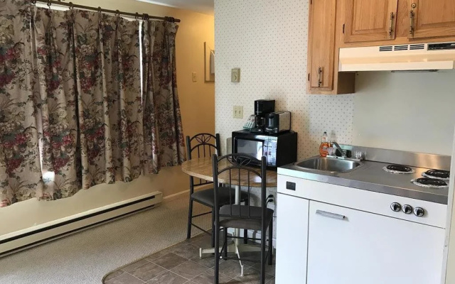 Founder's Brook Motel and Suites