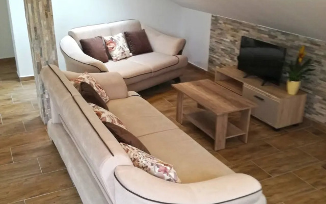 All New Seafront Apartment Yvonne, Sleeps 5