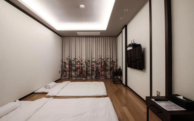 Golden Tulip Ever Yongin Hotel