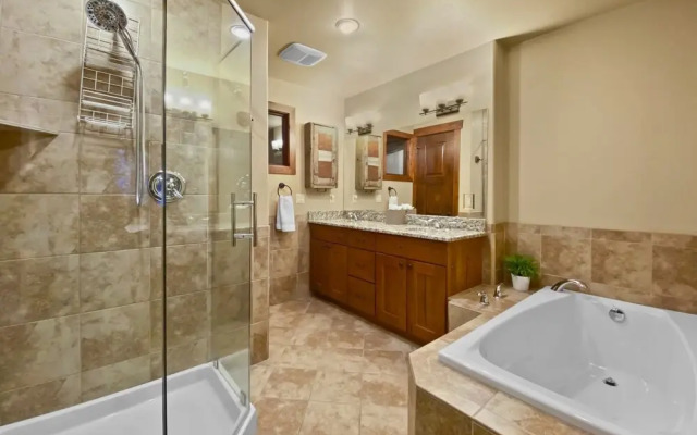Dewey Placer Lodge 3 Bedroom Home by Redawning