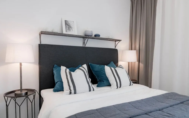IVY- Fantastic 3 bedroom apt with private garden