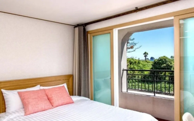 Seogwipo Jadam House Pension