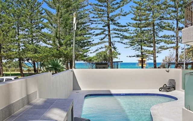 Absolute Burleigh Beachfront - Stylish 2BR Oceanview Stay