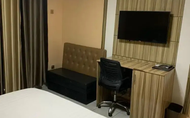 Royal Marquis Hotel