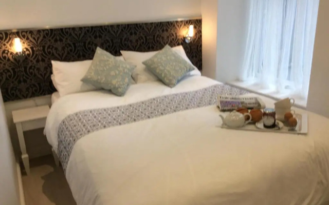 Marine Terrace Apartments