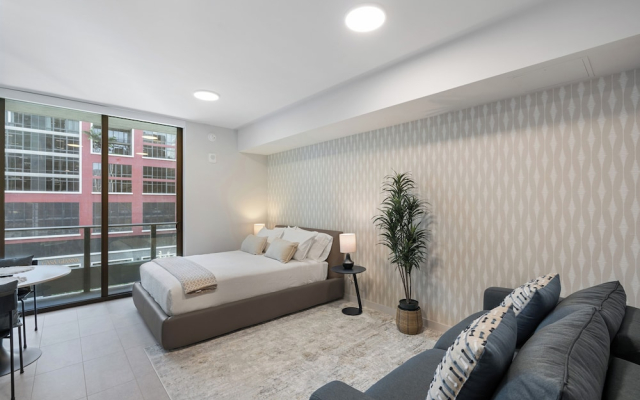 501 First - Steps from Bayside