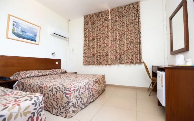 Ginot Yam Hotel