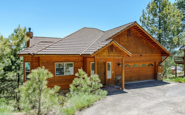 Stunning and Spacious in Truckee by RedAwning