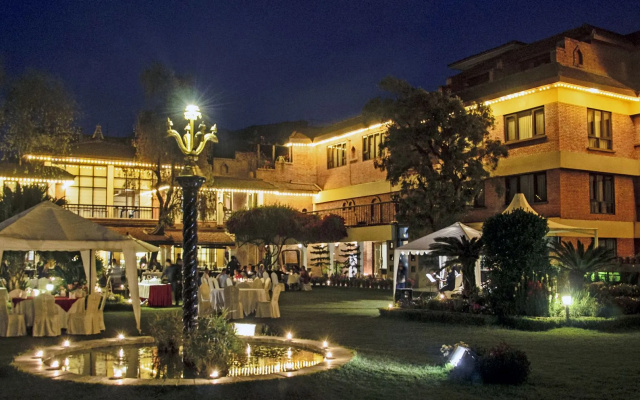 Shangri La Hotel