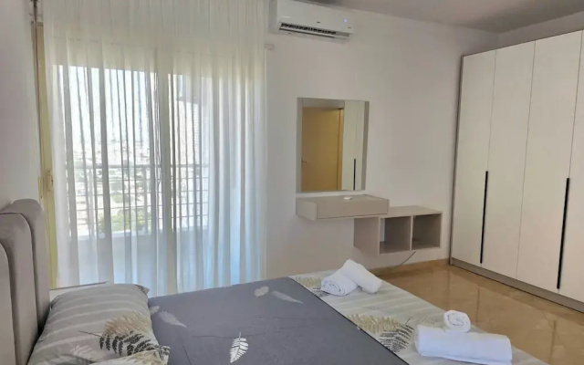 Sea View Apartment in Durres Beach 100