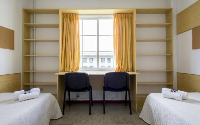 Отель Residencia Universitaria Siglo XXI Испания, Кульередо - отзывы, цены и фото номеров - забронировать отель Residencia Universitaria Siglo XXI онлайн комната для гостей