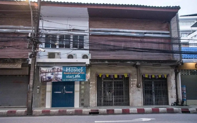 The Traveller Hostel - Adults Only