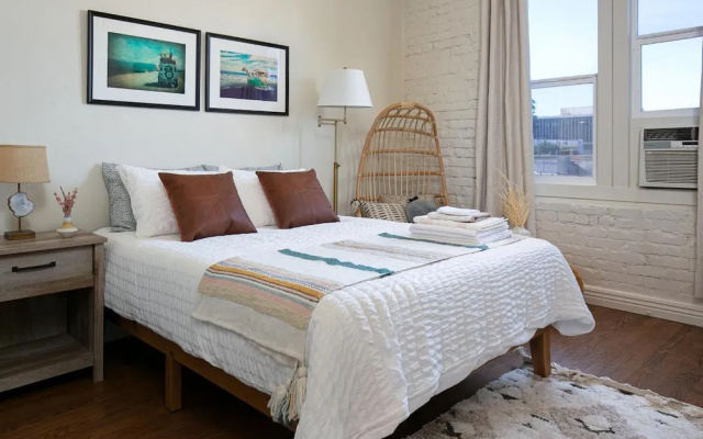 Beautiful Studio Near Hollywood! Sleeps 2!