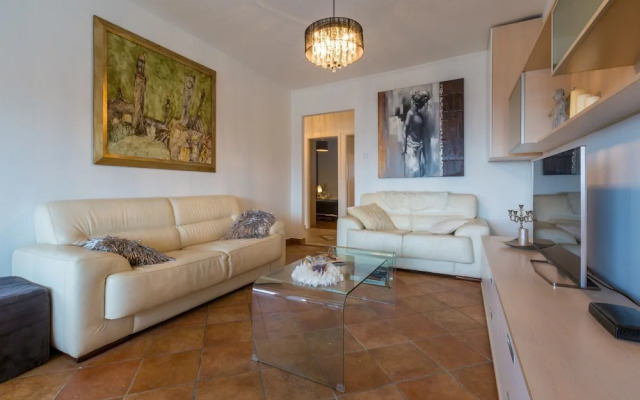 Apartments Azzaro