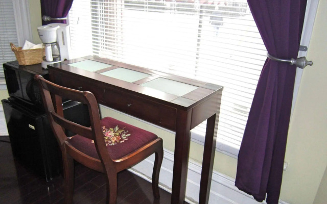 Spadina 11 Guesthouse