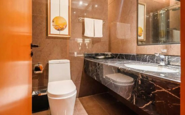 Daqing Jixiang Kaiyue Business Hotel (Daqing East Station People's Hospital)
