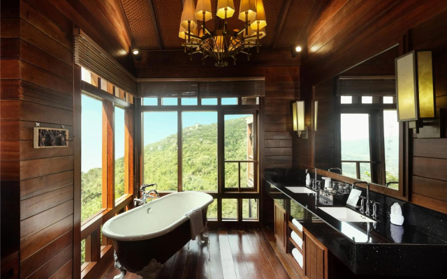 Yalong Bay Earthly Paradise Birds Nest Resort