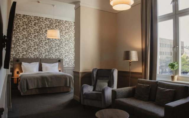 Home Hotel Post