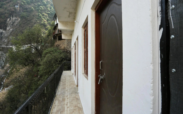 OYO Flagship 28382 Nautiyal Home Stay