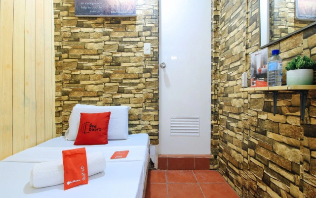 Joy Hostel by RedDoorz