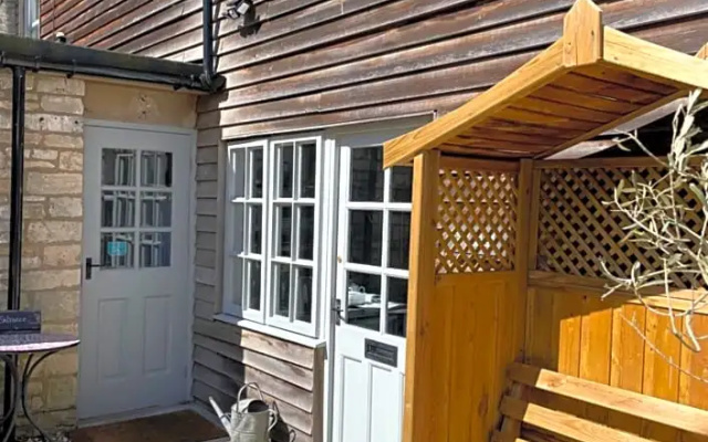 The Queen Matilda Country Inn & Rooms