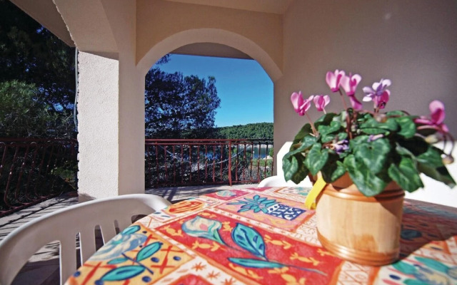 Beautiful Apartment in Jadrtovac With Wifi and 2 Bedrooms