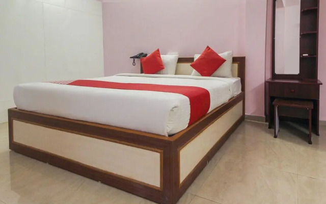OYO 24392 Flagship Damodar Inn