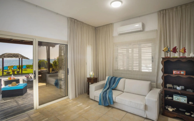 Beachfront Villa Meneou 5