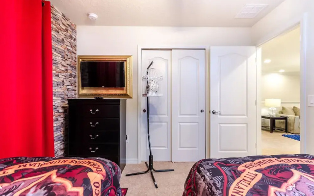 Private Pool Home W/themed Rooms+ Free Water Park!