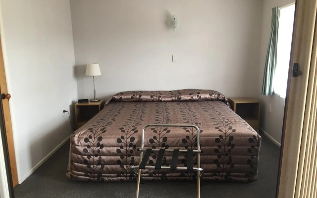 Cypress Court Motel