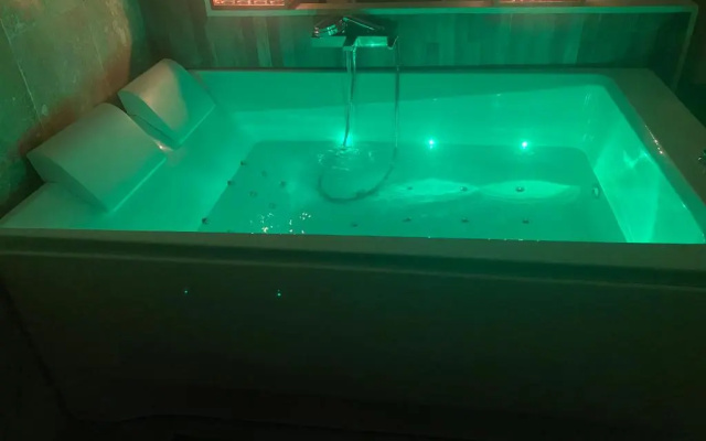 The Montreal Suite (Adults Only)